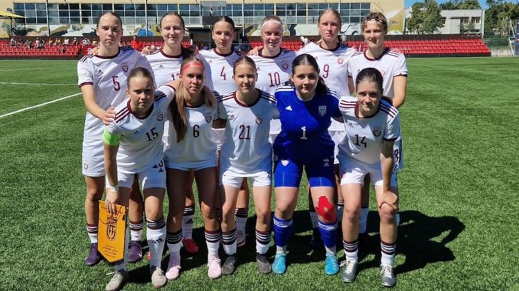 Latvijas U17 meiteņu izlase gūst divus vārtus, tomēr Baltijas kausu sāk ar zaudējumu