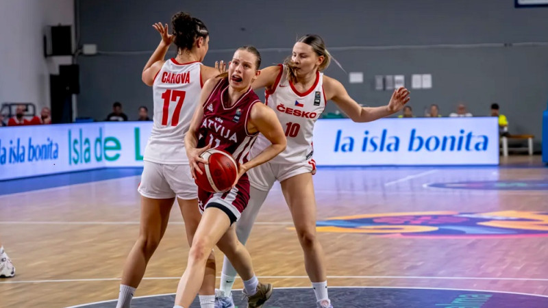 Latvijas juniorēm 35 ielaisti punkti un sestais Eiropas "Top 10" pēc kārtas