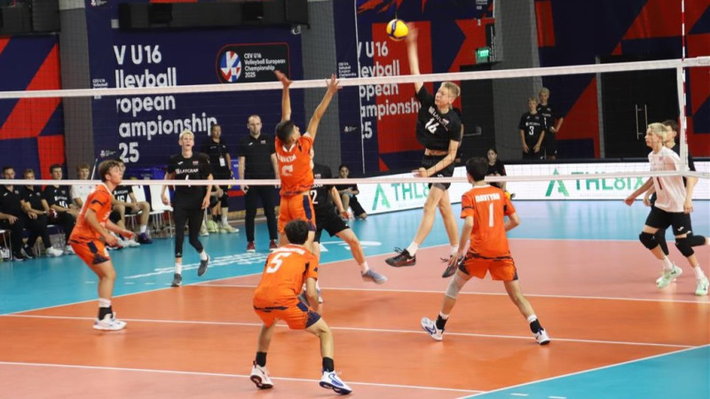 Latvijas U16 volejbolisti padara darbu pret pastarīti Armēniju