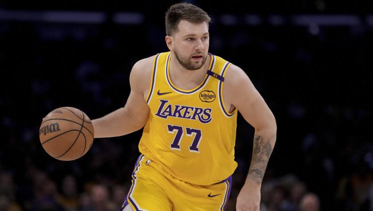 "Lakers" jaunā superzvaigzne Dončičs tiek pie līguma maksimālā pagarinājuma
