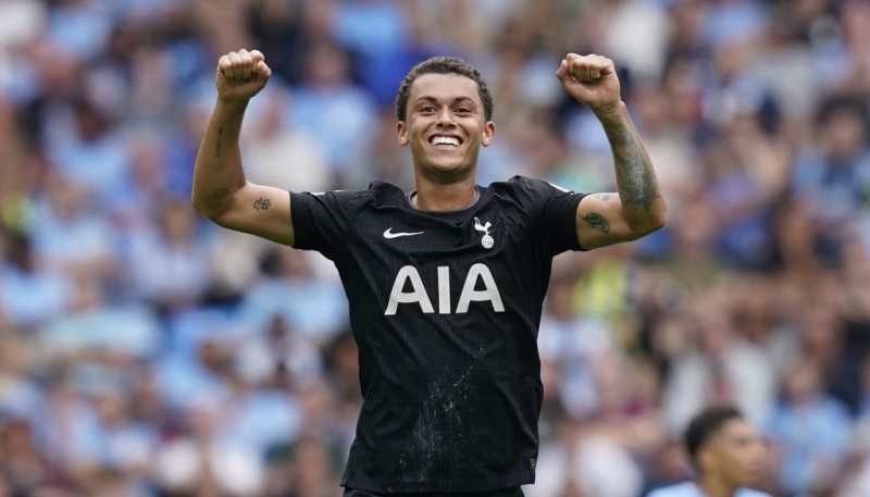 "City" zaudējums pret "Tottenham", "Aston Villa" atkal sausā