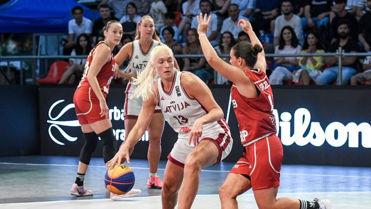 Latvijas 3x3 basketbolistes Pasaules sērijas turnīrā sasniedz pusfinālu