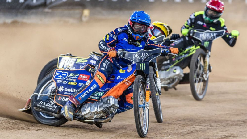 Ļebedevs sezonu pabeidz ar piekto vietu, austrālieti neglābj pat piektā uzvara pēc kārtas