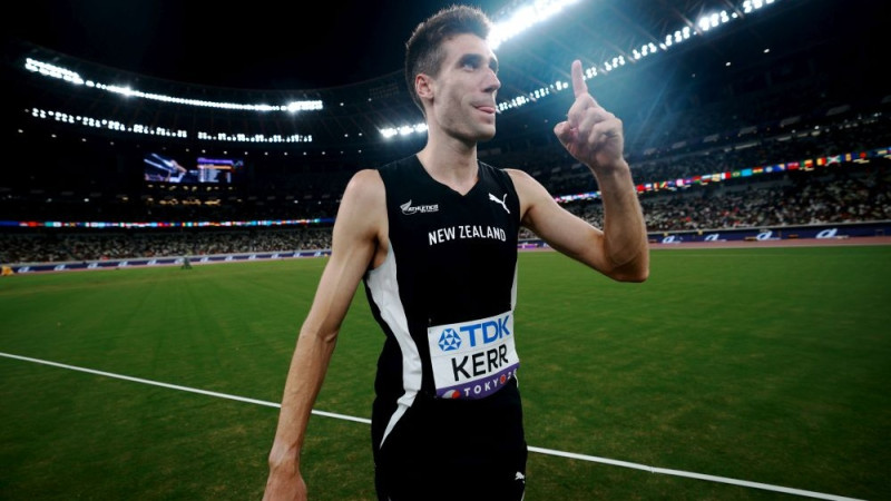 Augstlēcējs Kers olimpiskajam zeltam pievieno pasaules čempiona titulu