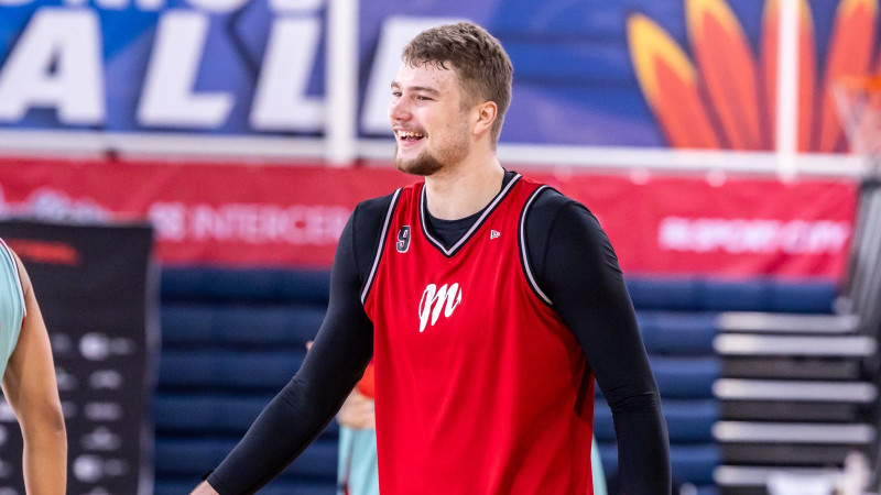 Helmaņa ''Diablos Rojos'' uzvar un panāk izšķirošo spēli Meksikas ceturtdaļfinālā