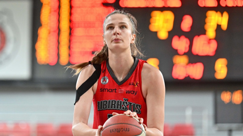 Viļņas "Kibirkštis" izpīpē miera pīpi ar vasarā atraidīto zvaigzni