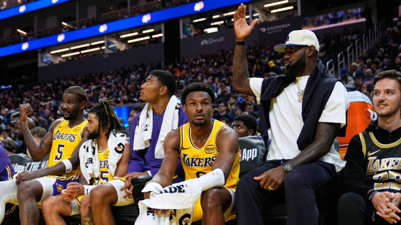 Jokus dzenošais Lebrons izlaidīs NBA sezonas ievadu