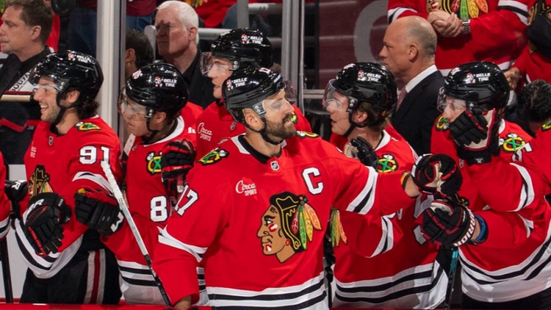 "Blackhawks" kapteinis meitas sirds operācijas dēļ atstāj komandu