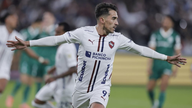 "Copa Libertadores" pusfināls: Ekvadoras klubs pārliecinošu uzvaru sabojā ar noraidījumu