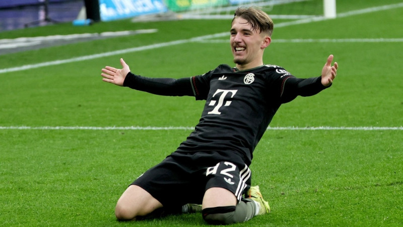 ''Bayern'' pēdējā pusstundā izmanto vairākumu, Dortmundei dramatiska uzvara