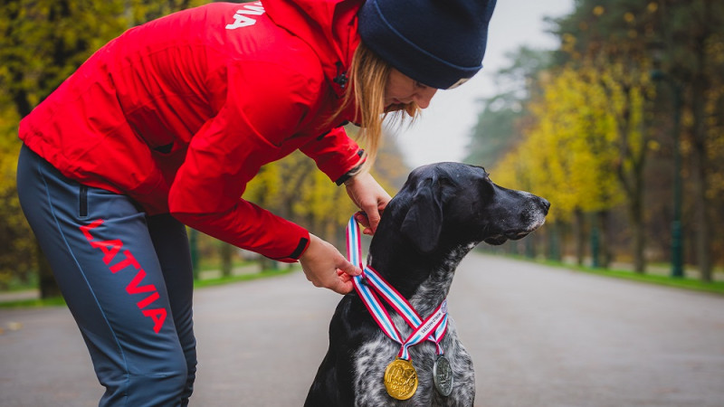 Pasaules čempione kanikrosā Šabanova: "Kad skan Latvijas himna, laimes asaras nevar noturēt"