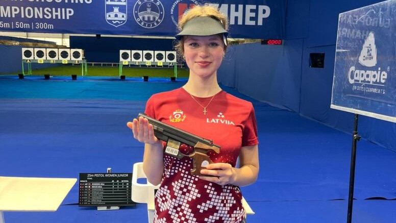 Dvarišķe PČ šaušanā ar mazkalibra pistoli 25m distancē no astotnieka atpaliek par deviņiem punktiem