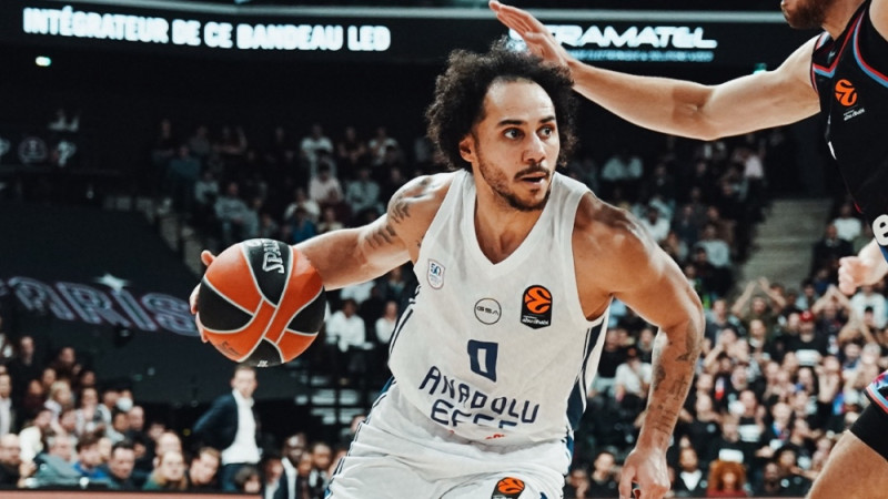 Šmita pārstāvētā "Anadolu Efes" uz ilgāku laiku paliek bez Larkina