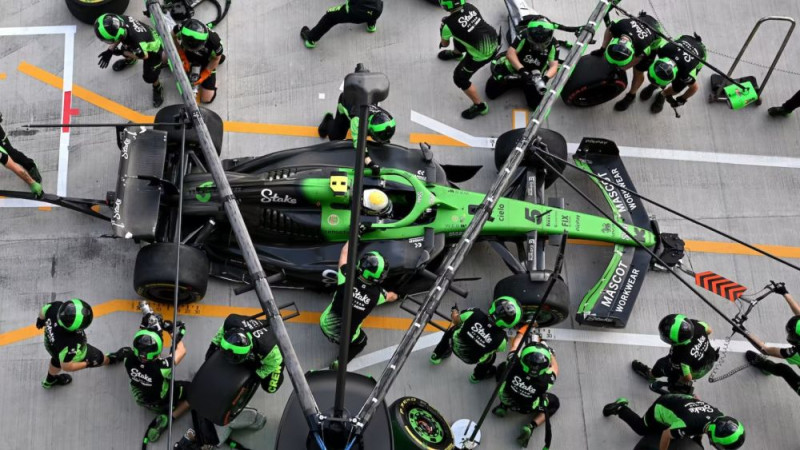 Lēmums par diviem obligātiem pitstopiem F1 sacīkstēs pagaidām netiek pieņemts