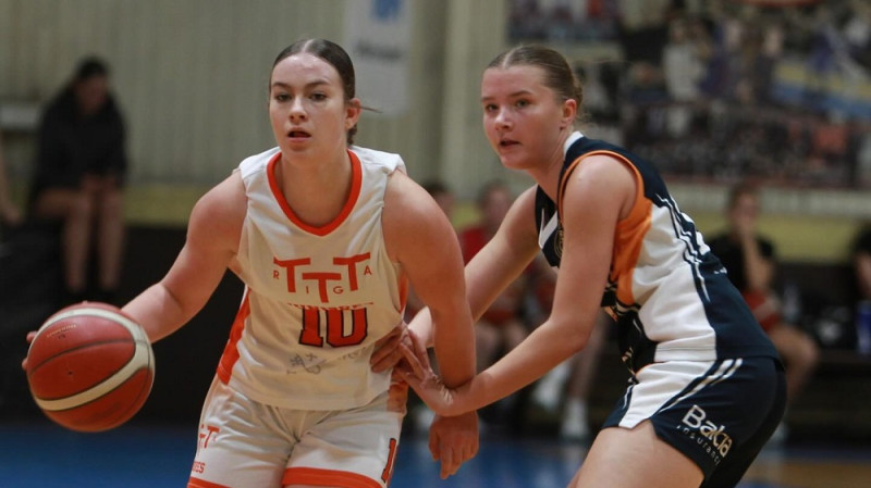 "TTT juniores" pēc 11 vadības maiņām pārspēj neatlaidīgo Jaunatnes izlasi