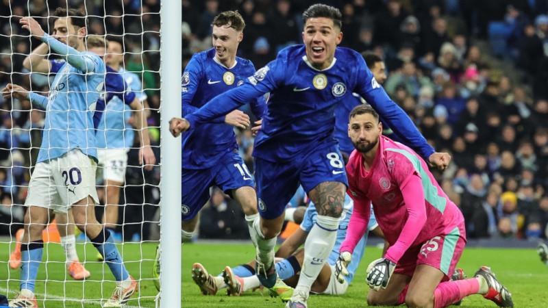 "Chelsea" izrauj punktu, "Arsenal" attālinās no Mančestras "City"