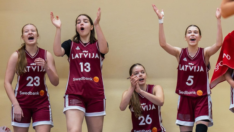 Latvijas U16 aizsardzības vilnis aizslauka Zviedrijas kadetes