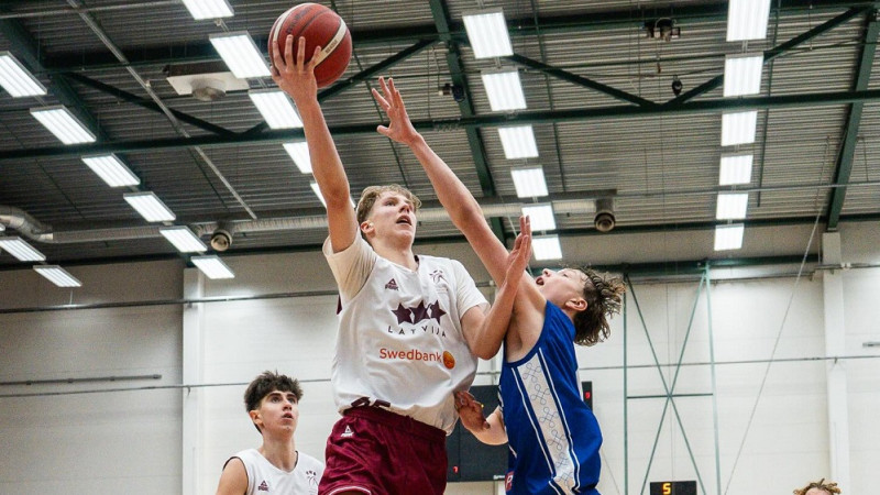 Markuss Jahovičs un Rolands Teikmanis izrauj uzvaru pār Zviedrijas kadetiem