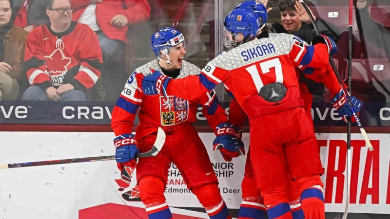 Kanādai nepietiek jaudas atspēlēties četrreiz, zviedri bullīšos apspēlē Somiju