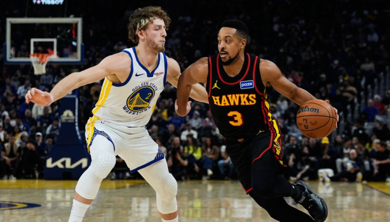 Porziņģis nespēlē, Makolums debijā iemet 12 punktus "Warriors" grozā