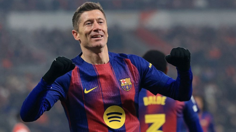 Levandovskis beidzot iesit Čempionu līgā, ″Barcelona″ atspēlējas un uzvar