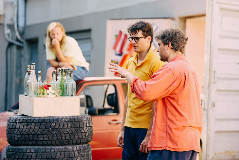 Garāžas izmēra izrāde “Pagalms atdzīvojas” viesosies Dailes teātrī!