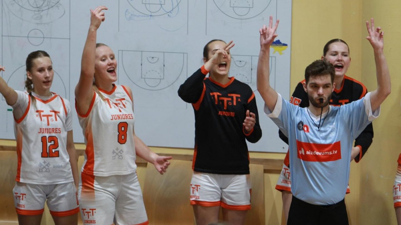 "TTT juniores" puslaikā iemet deviņus tālmetienus un trillerī pieveic Kauņas "Atletas"