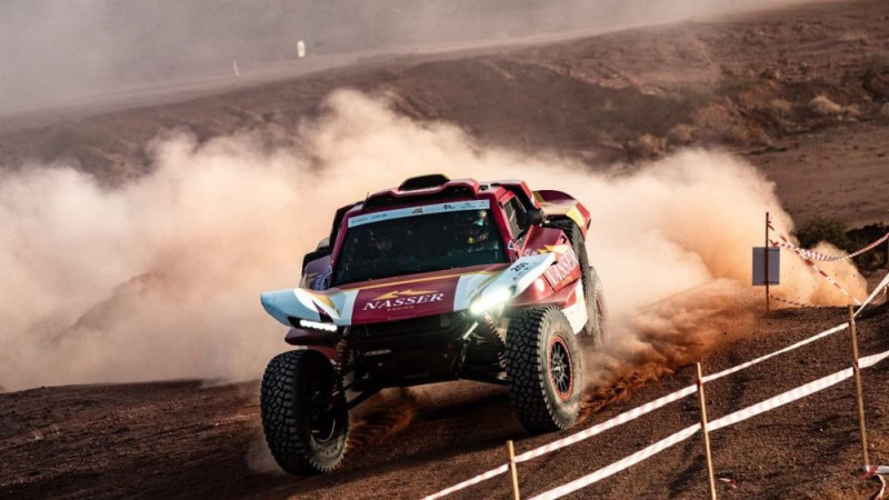 Dakaras čempions Al-Atija iekāpj 2WD mašīnā un atkal uzvar