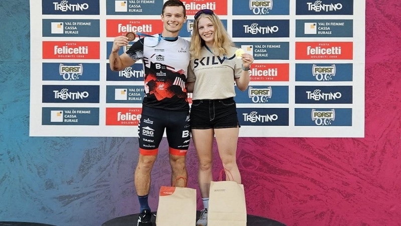 Distanču slēpotāju saimē uz olimpiskajām spēlēm dodas brālis un māsa Kaparkalēji