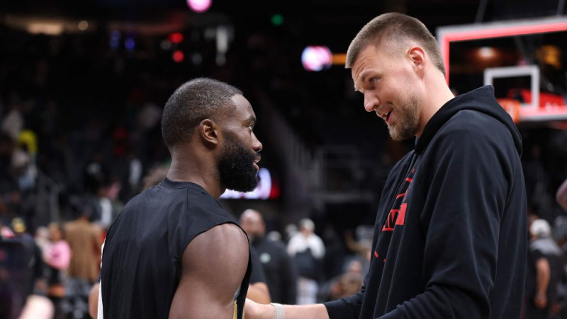 Duelis ar "Celtics" un atmiņas par NBA titulu - Porziņģis gatavojas debijai "Warriors"