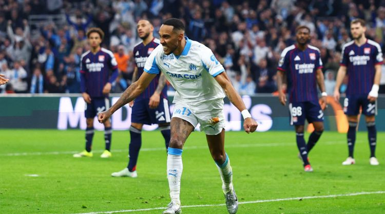 Marseļas veterāns Obamejangs trillera izskaņā ar diviem vārtiem izrauj ļoti svarīgu uzvaru