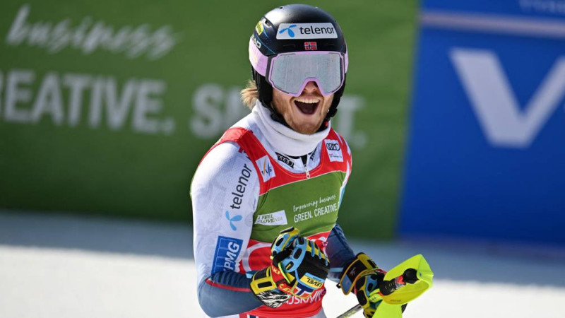 Kranska Goras slalomā norvēģu simtdaļu cīņas par uzvaru