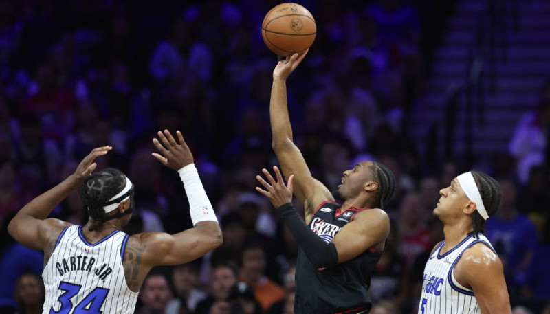 Maksijs ar 31 punktu nokārto "76ers" tikšanos izslēgšanas turnīrā ar "Celtics"