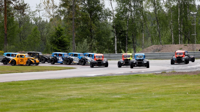 Zviedris pie "Legend Cars" stūres atgriežas ar spēcīgu sniegumu un 4. vietu braucienā