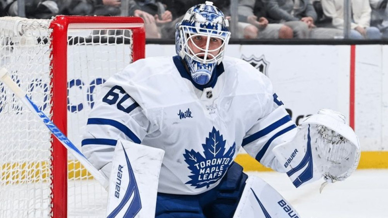 "Maple Leafs" un "Flyers" apmainās ar vārtu vīriem